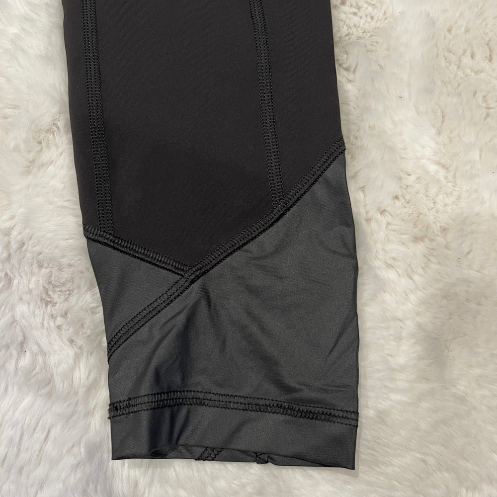Lululemon Capris. Like New. Barely Worn. Size 6. … - image 4